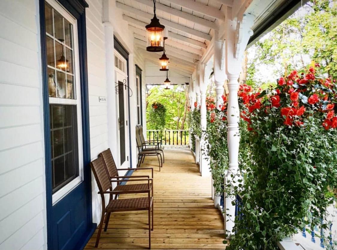 Auberge Sous Les Arbres Gaspé Exterior foto