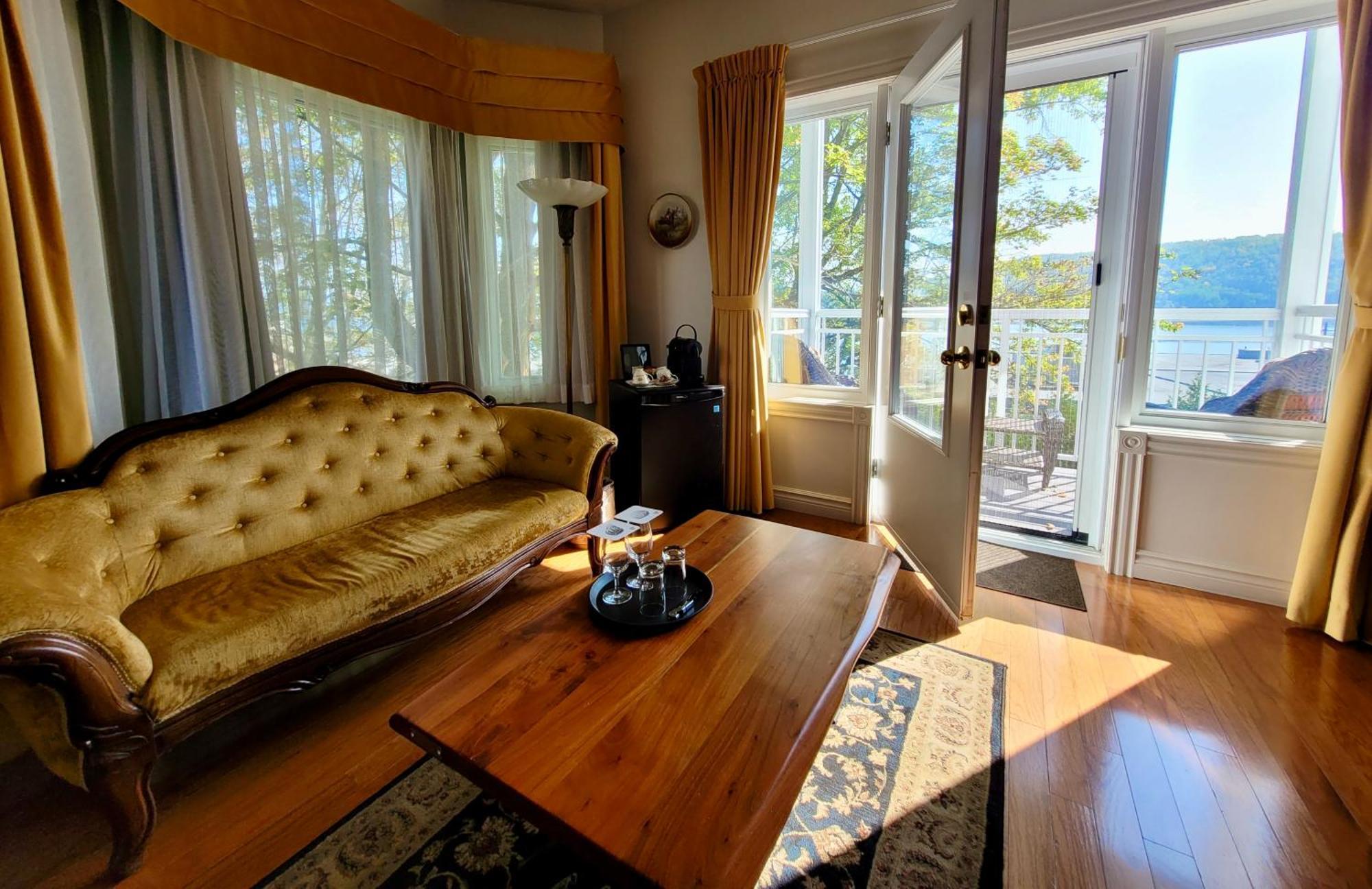 Auberge Sous Les Arbres Gaspé Exterior foto
