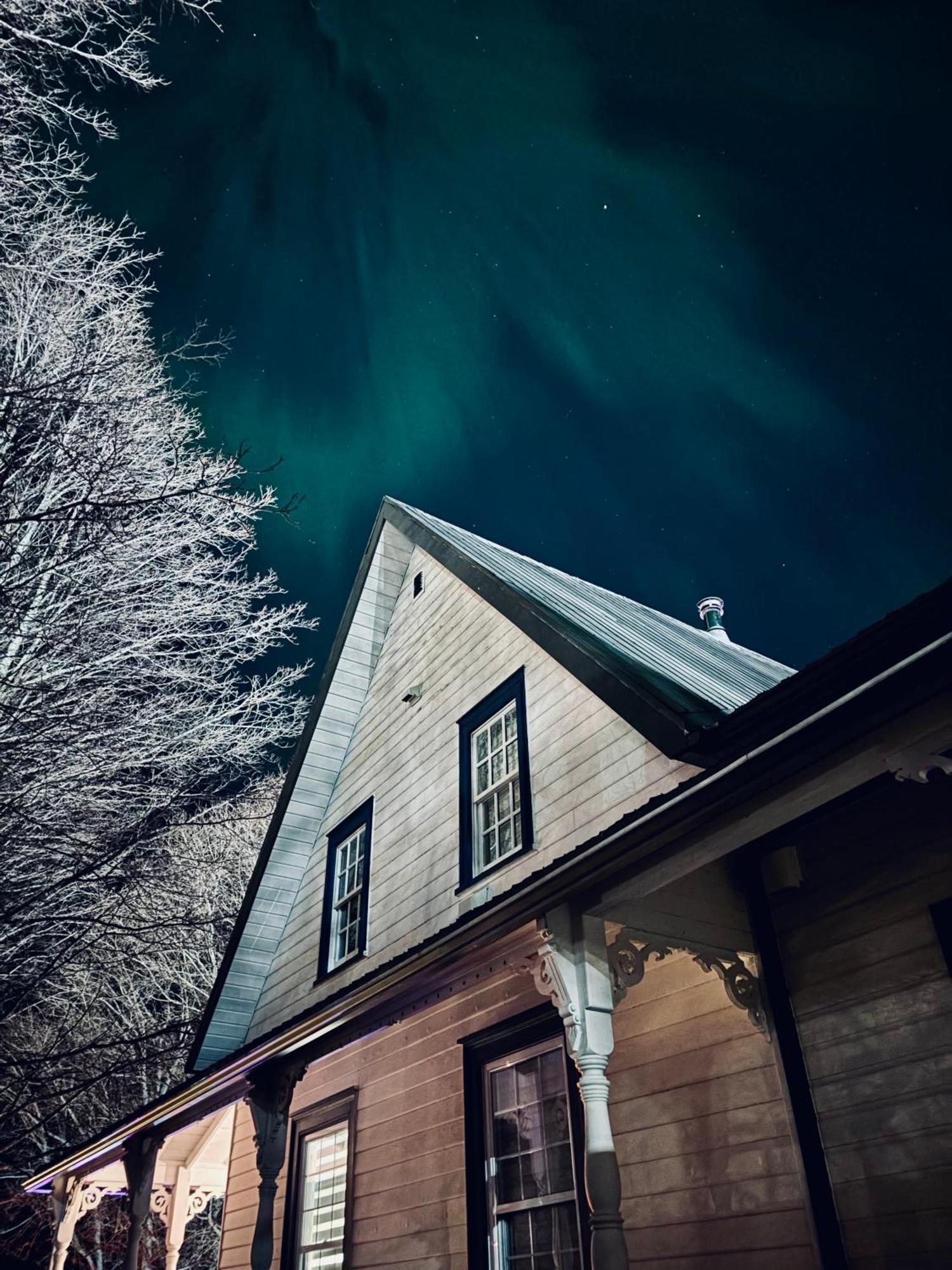 Auberge Sous Les Arbres Gaspé Exterior foto