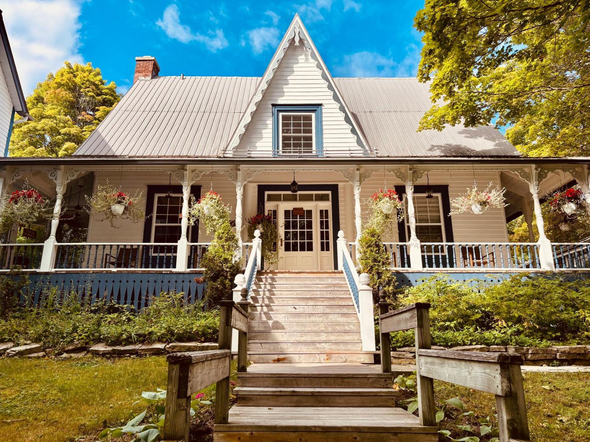 Auberge Sous Les Arbres Gaspé Exterior foto