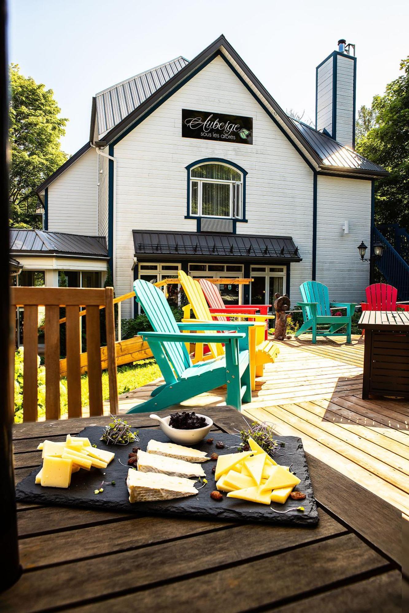 Auberge Sous Les Arbres Gaspé Exterior foto